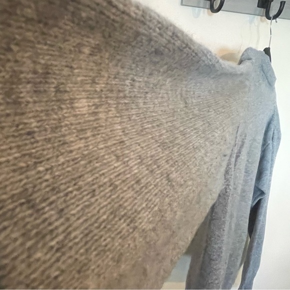 Authentic Burberry Mens Gray Long Sleeve
Pullover Sweater Size S Merino Wool - Picture 13 of 15